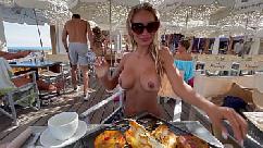 Shameless monika fox came naked to a restaurant and dined there in public